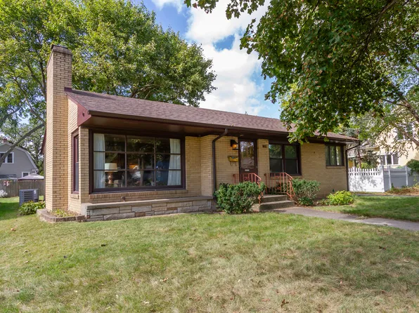 319 N Green St, Carpentersville, IL 60110