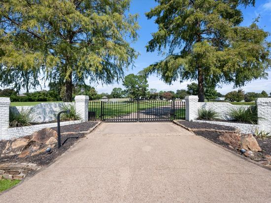 2 Woodland Dr, Mansfield, TX 76063