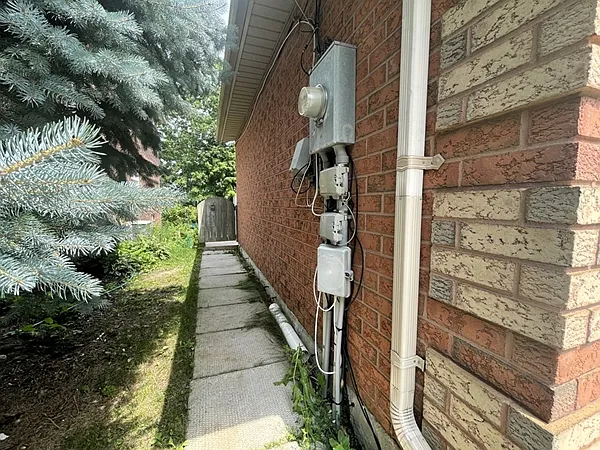 302 Livingstone St W #B — Photo 32