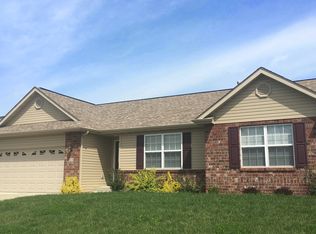 816 Pacific Crossing Dr, O'Fallon, IL 62269