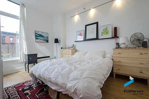 Rented by FirstService Realty (legacy) | media 22