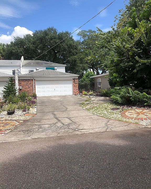 Street view,end unit