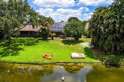 1369 Riverside Cir Photo 1
