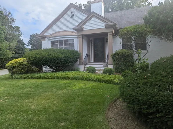 40 Brookway Rd, Providence, RI 02906