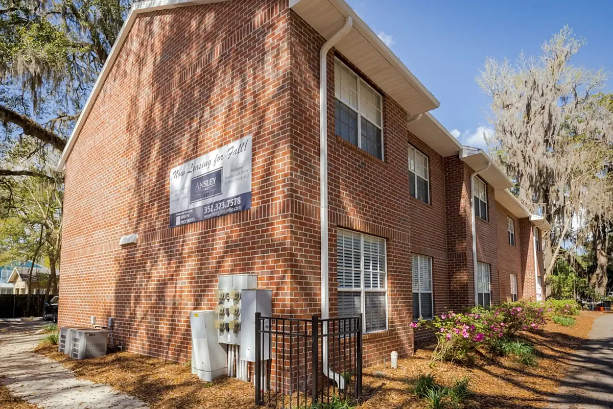 Building Photo - 130 NW 9th Ter #207
