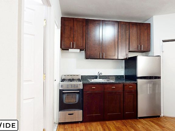 4th image of 309 E 61st St APT 18