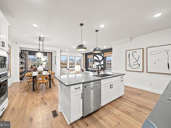2nd image of 117 S Buck Tavern Way