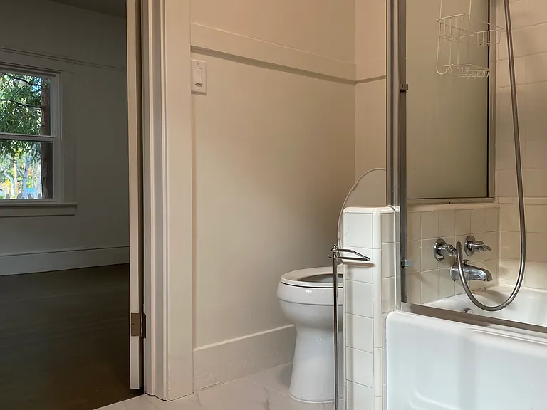 400 Webster St — Photo 9