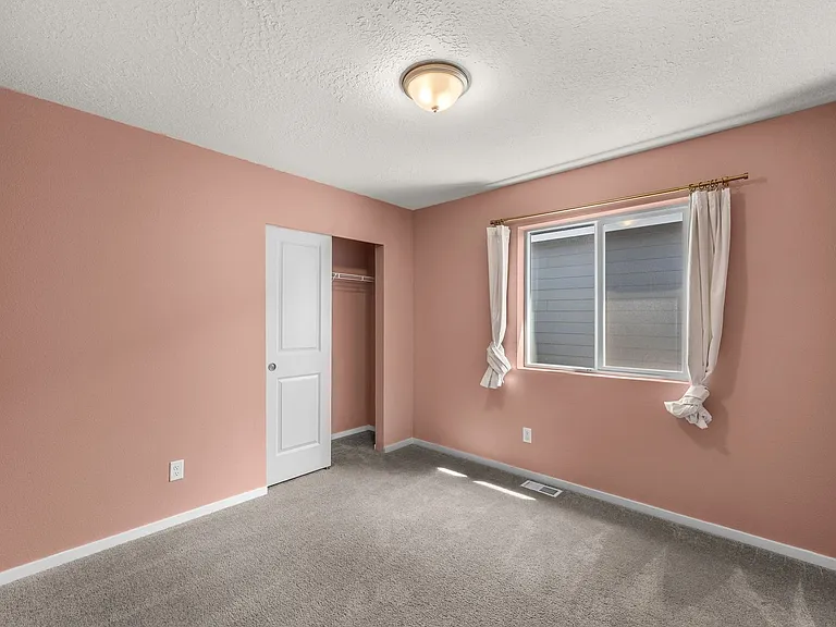 4440 W Bedford Ave — Photo 17