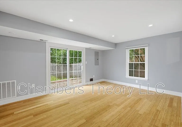5713 Independence Cir — Photo 7