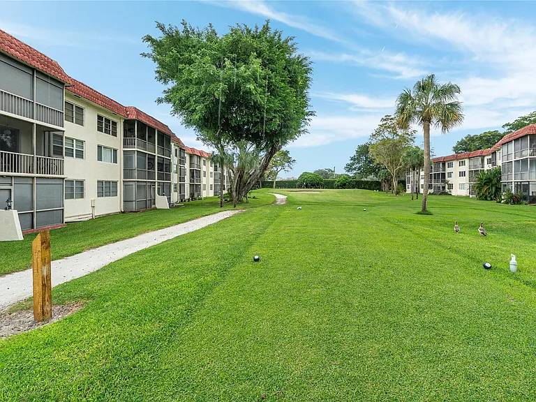 8940 S Hollybrook Blvd #307 — Photo 18