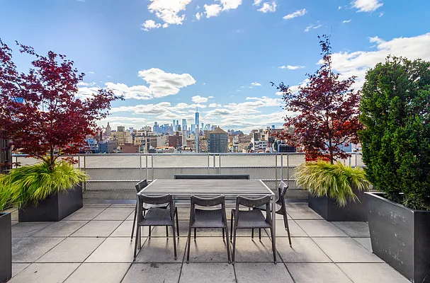 Sold by SR8 REALTY LLC | media 17