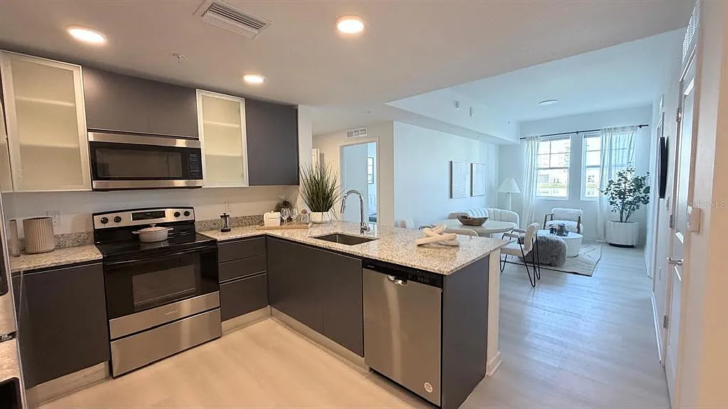 2 bed, 2.0 bath, 1023 sqft, $2,250 — Photo 1