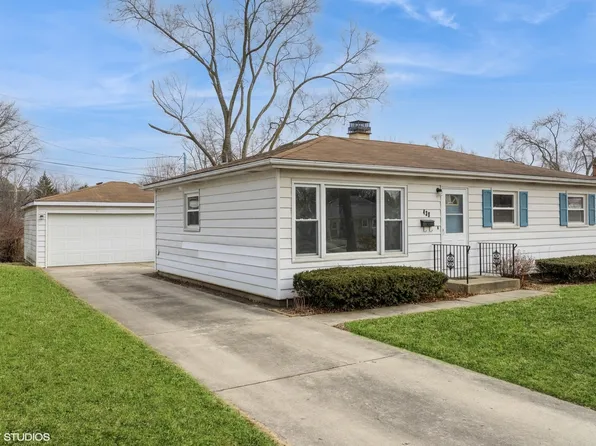 439 N Pershing Ave, Mundelein, IL 60060
