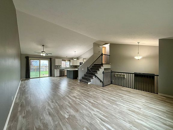4th image of 13814 S 43rd Ave