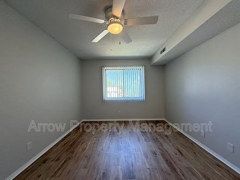 649 S 18th St #34 — Photo 5