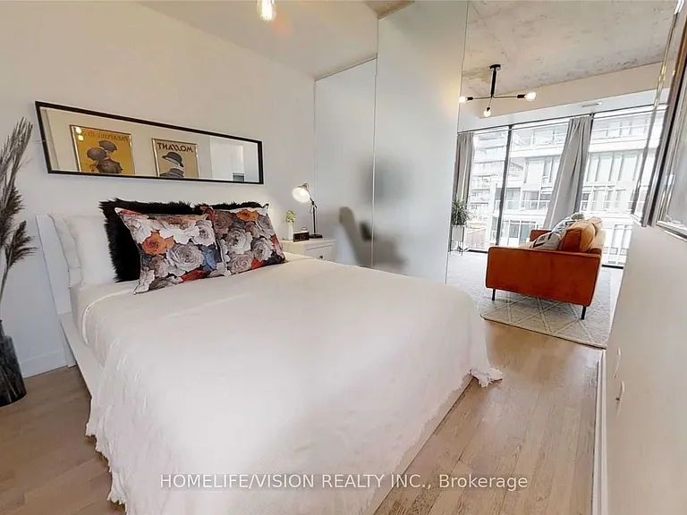 629 King St W #621 — Photo 6