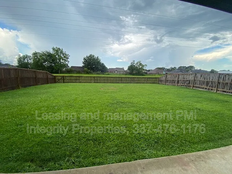 616 Vert Dr — Photo 2
