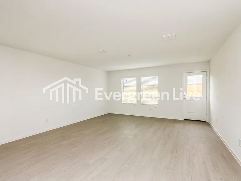 1625 Sparrow Hawk Rd — Photo 3