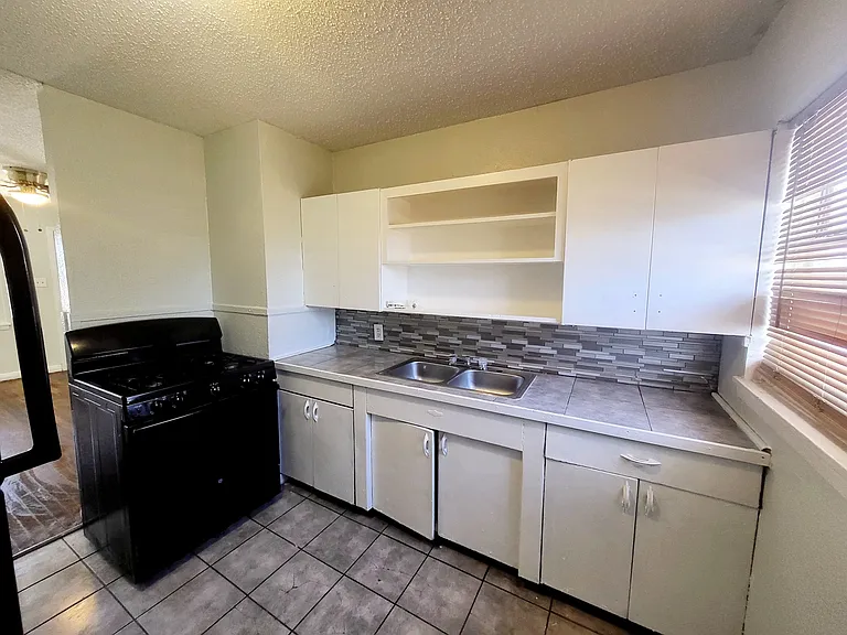 1515 Sycamore St #A — Photo 10