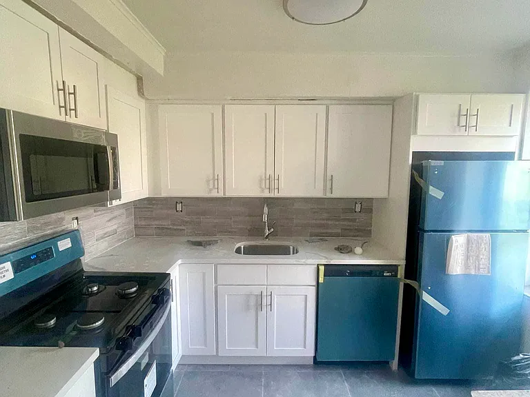 71st Cres — Photo 2