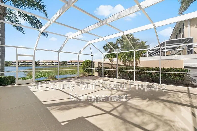 3 bed, 2.5 bath, 1672 sqft, $2,395 — Photo 2