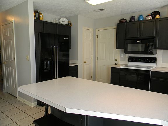 4th image of 448 Southbrook Dr