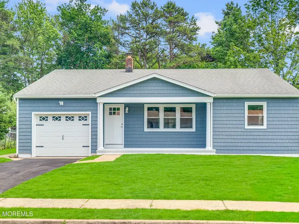 103 Edgewater Court, Toms River, NJ 08757