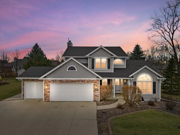 W200N16335 Pine DRIVE, Jackson, WI 53037