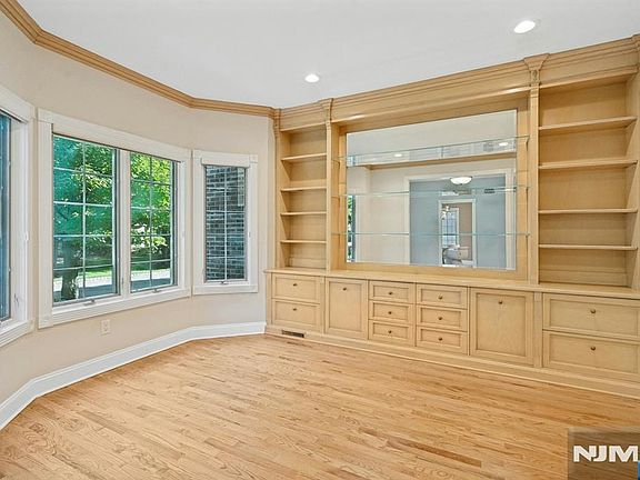 2nd image of 205 Bearwoods Road