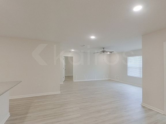 3rd image of 413 Monarch Ln