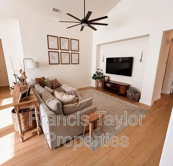 27027 Sunningdale Way — Photo 8