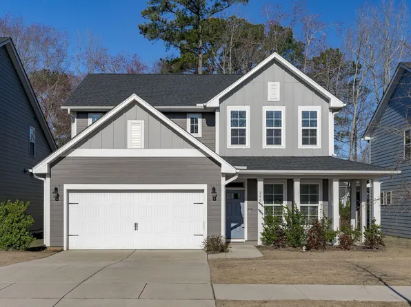 200 Rose Hill Dr, Holly Springs, NC 27540