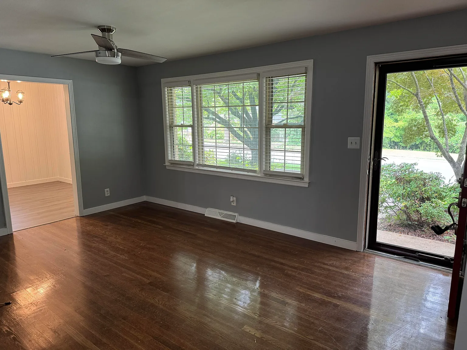 3 bed, 1.0 bath, 1056 sqft, $1,675 — Photo 3