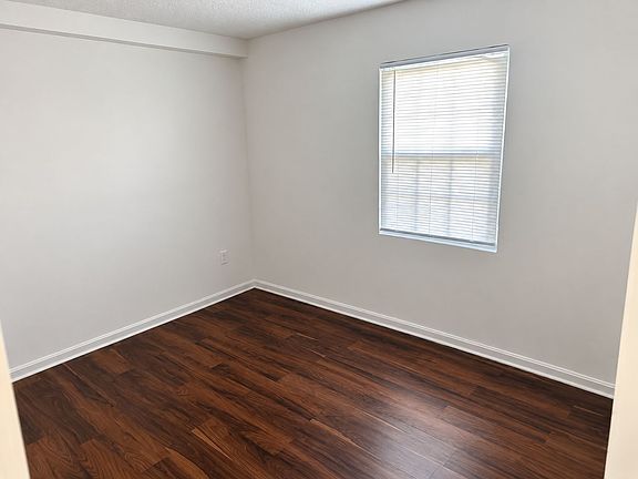4th image of 3618 Manslick Rd #C