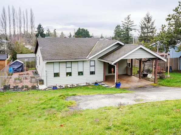 867 McKenzie Ave, Saanich, BC V8X 3G4