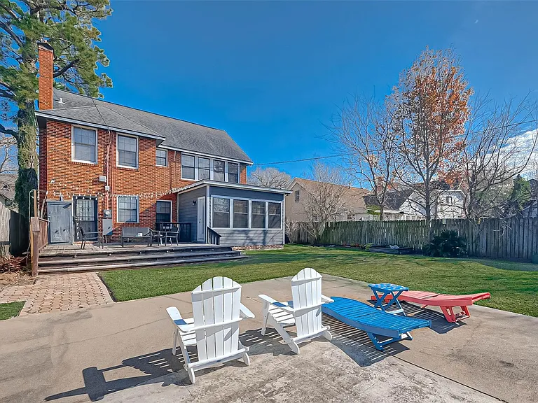 2412 Oakdale St — Photo 39
