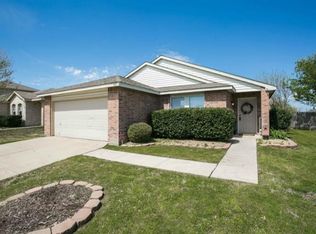 909 Cortez Dr, Arlington, TX 76001