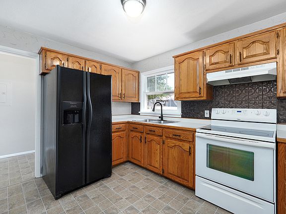 3rd image of 2616 E 11th St