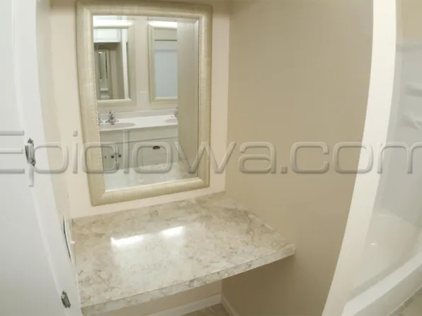 2237 C Ave NW, Cedar Rapids, IA 52405