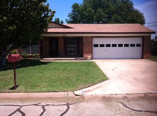 1900 Armstrong St, Cleburne, TX 76033