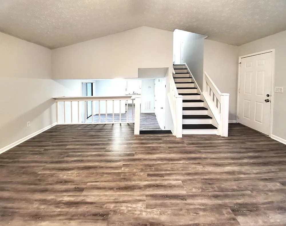 3 bed, 1290 sqft, $2,100 — Photo 2