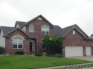 132 Somerset Dr, Glen Carbon, IL 62034