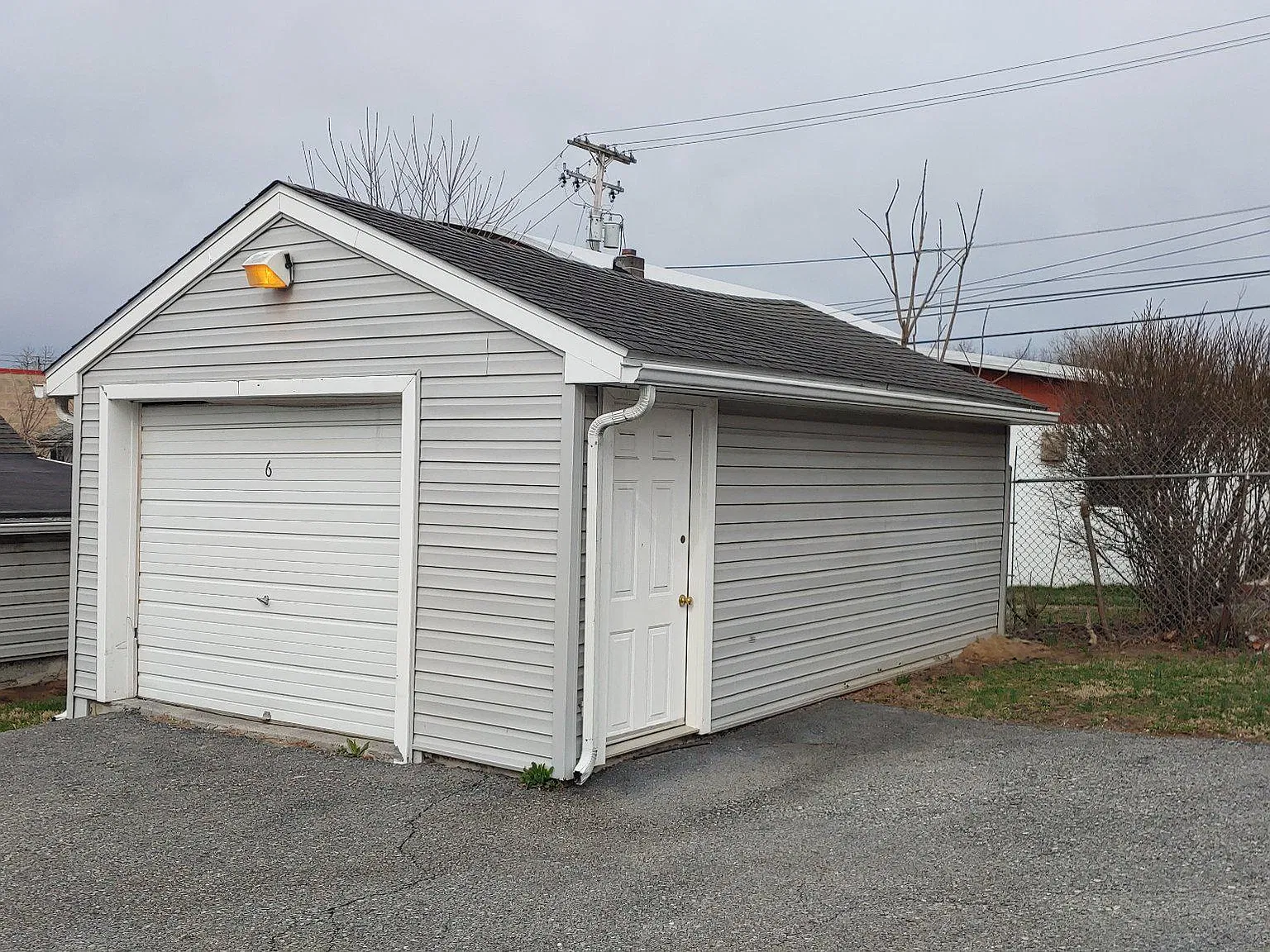 338 N Main St — Photo 1