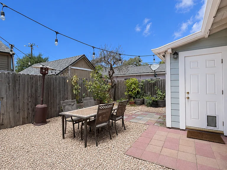 1429 Gillespie St — Photo 16