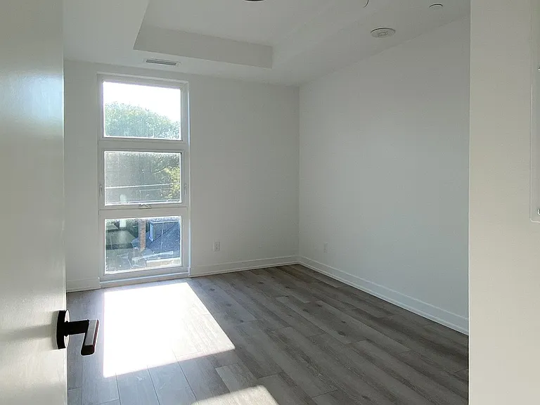2000 Bathurst St #505 — Photo 8