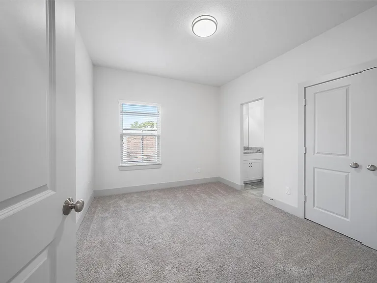 7242 Saint Augustine St #B — Photo 11