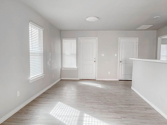 4th image of 2406 Fir Ave