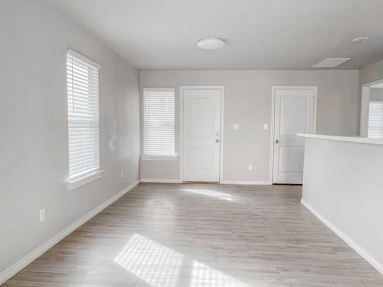 2406 Fir Ave — Photo 4