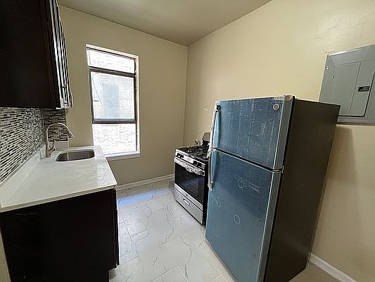3rd image of 238 Fort Washington Ave APT 52
